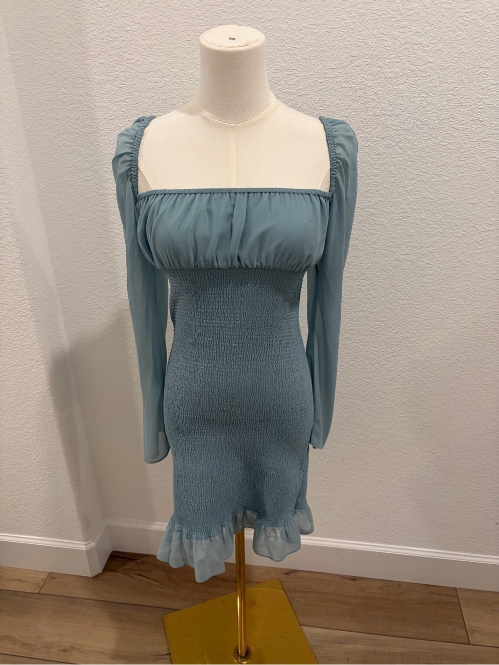 Aritzia Wilfred Smocked blue Square-Neck Long Sleeve Mini Dress size small